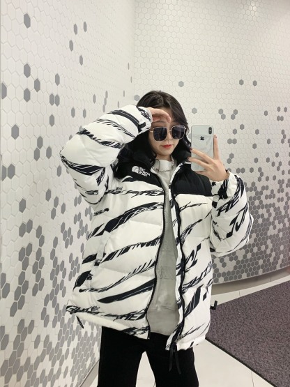 ザ・ノースフェイス「The North Face」ゼブラプリント ダウンジャケット