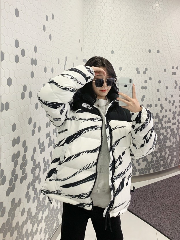 ザ・ノースフェイス「The North Face」ゼブラプリント ダウンジャケット
