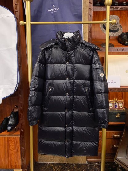 モンクレール「Moncler」ミドル丈フード付きダウンジャケット