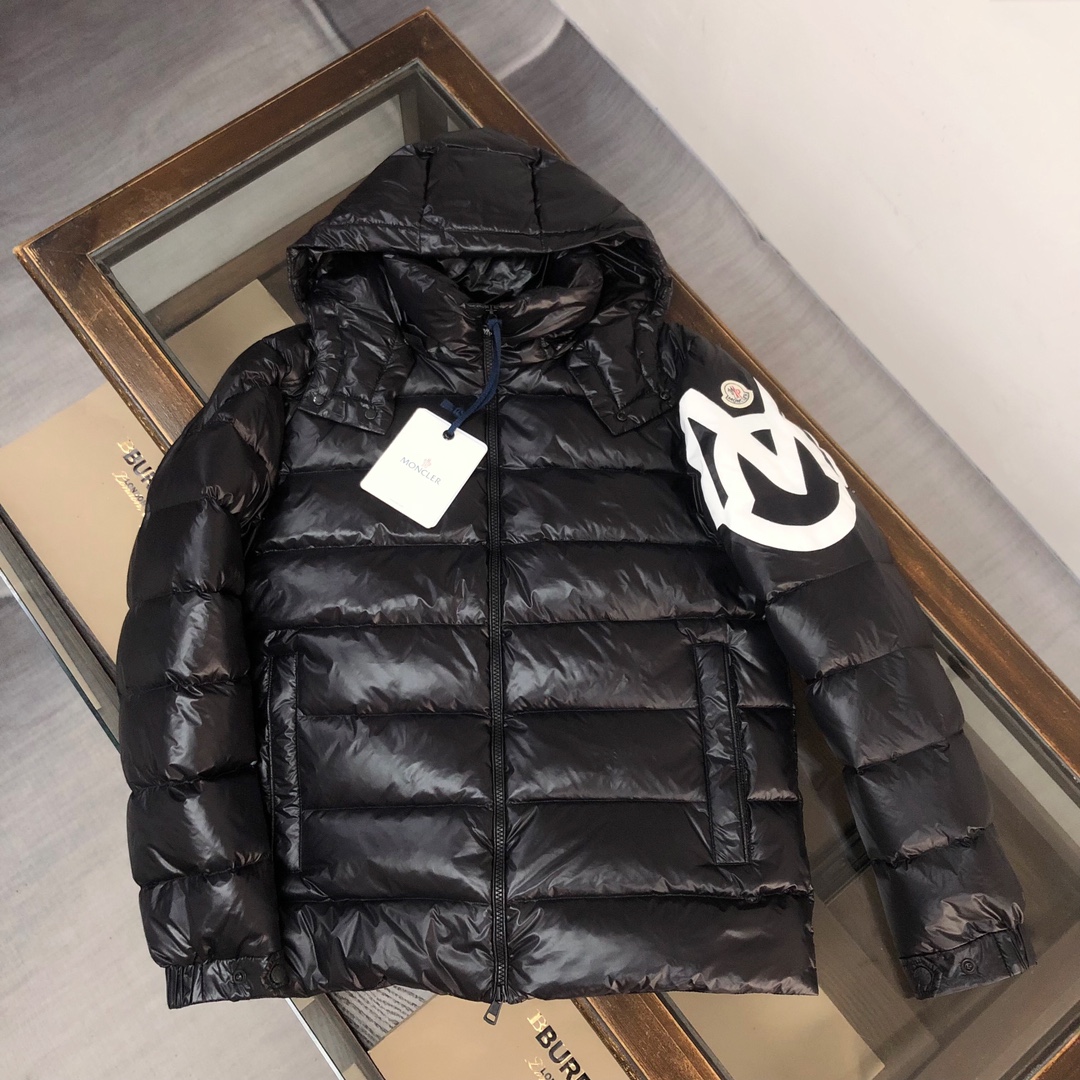 モンクレール「Moncler」テックキャンプ フード付き ダウンジャケット