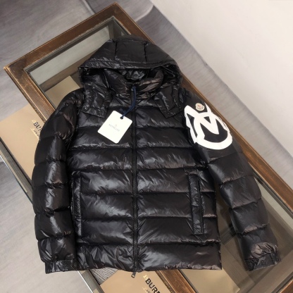 モンクレール「Moncler」テックキャンプ フード付き ダウンジャケット