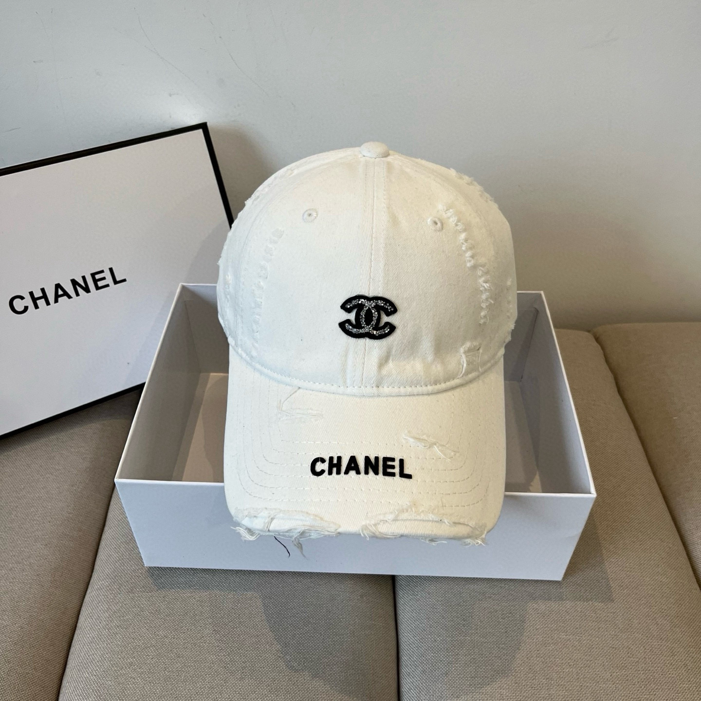 シャネル「Chanel」2025 クラシック ロゴ ベースボールキャップ