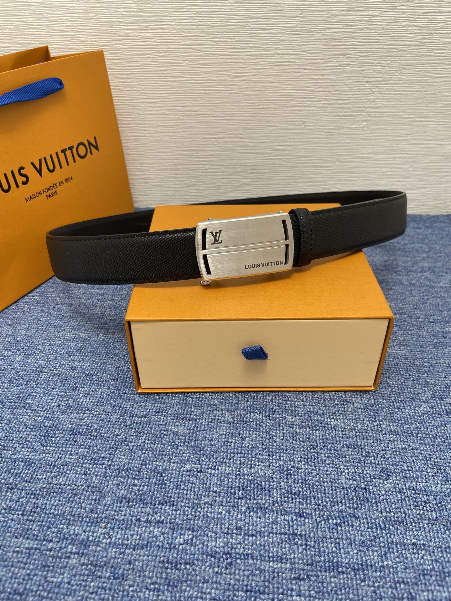 ルイ・ヴィトン「Louis Vuitton」新作 スムースレザー オートロック ベルト メンズ100CM