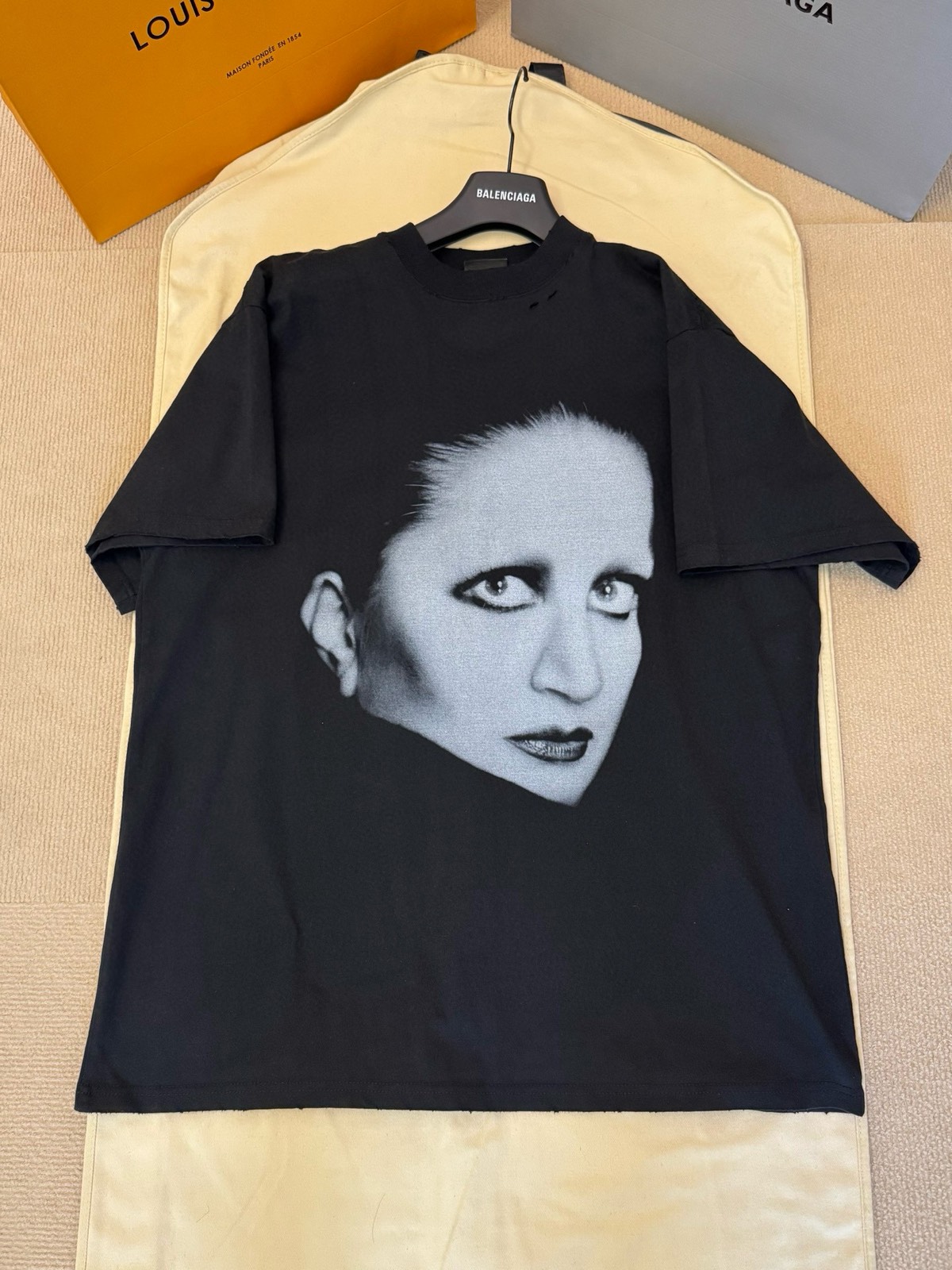 バレンシアガ「Balenciaga」Mina リミテッド ポートレート プリントTシャツ