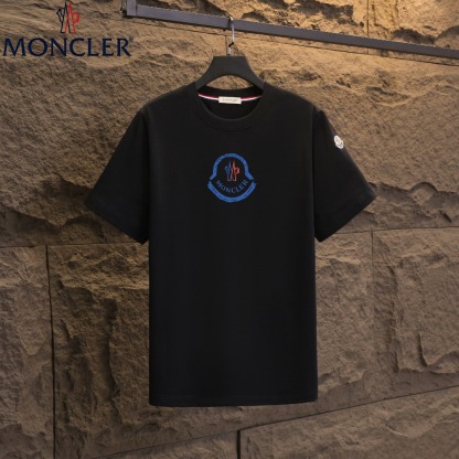 モンクレール「モンクレール」ミニマル ロゴ クルーネックTシャツ-ISETAN PRESTIGE CURATED
