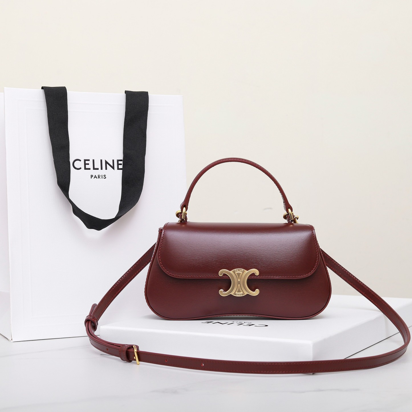 セリーヌ「Celine」Lola トライアンフ ショルダーバッグ