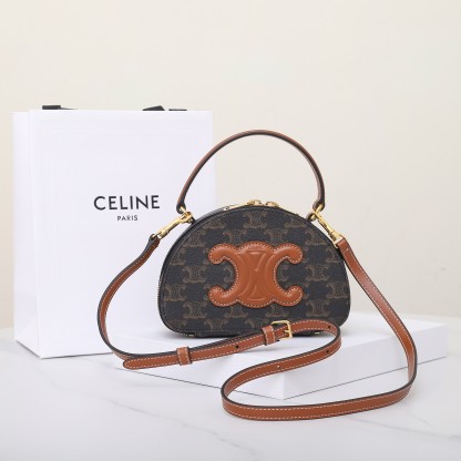 セリーヌ「Celine」Triomphe Canvas ハーフムーンボックスバッグ