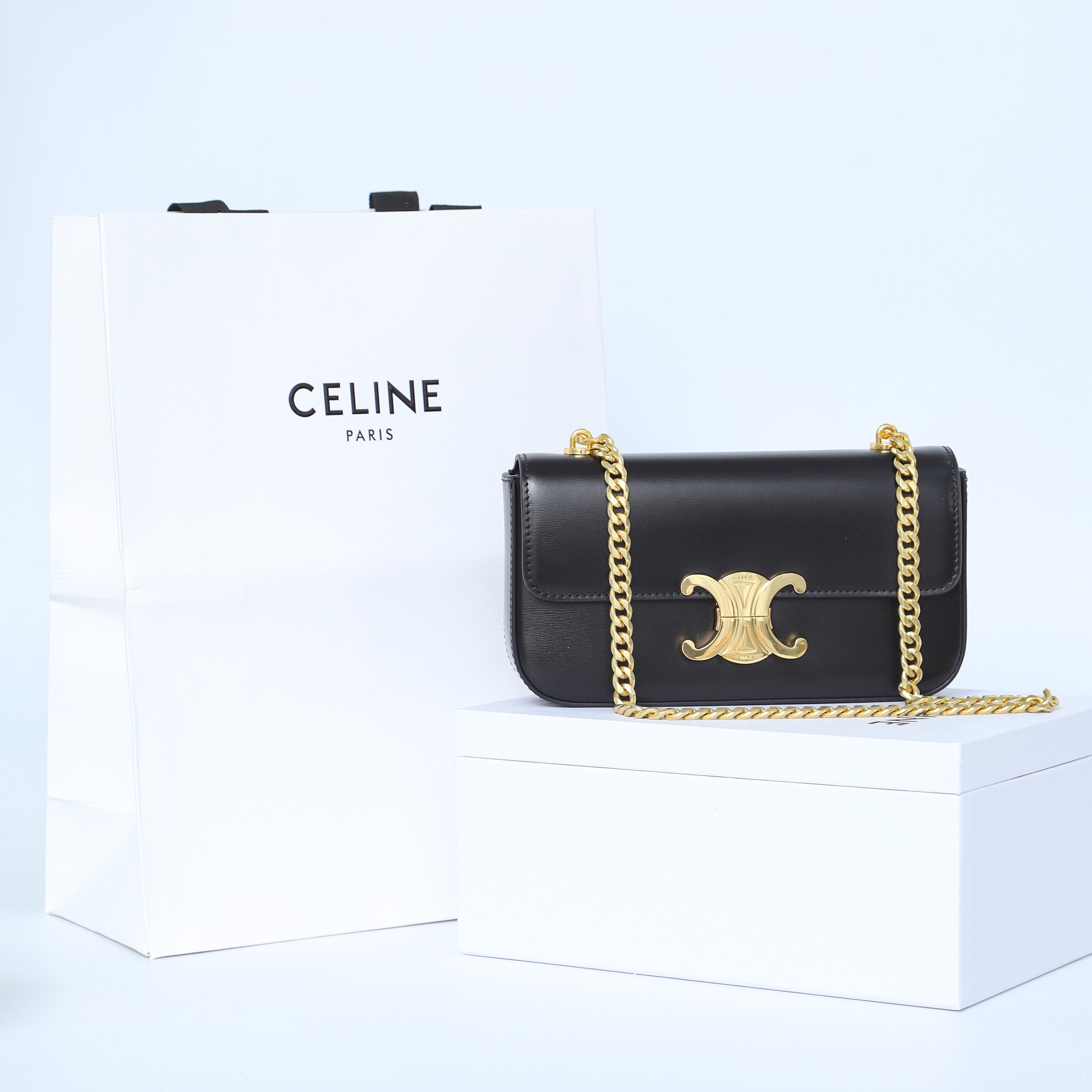 セリーヌ「Celine」Triomphe チェーンショルダーバッグ