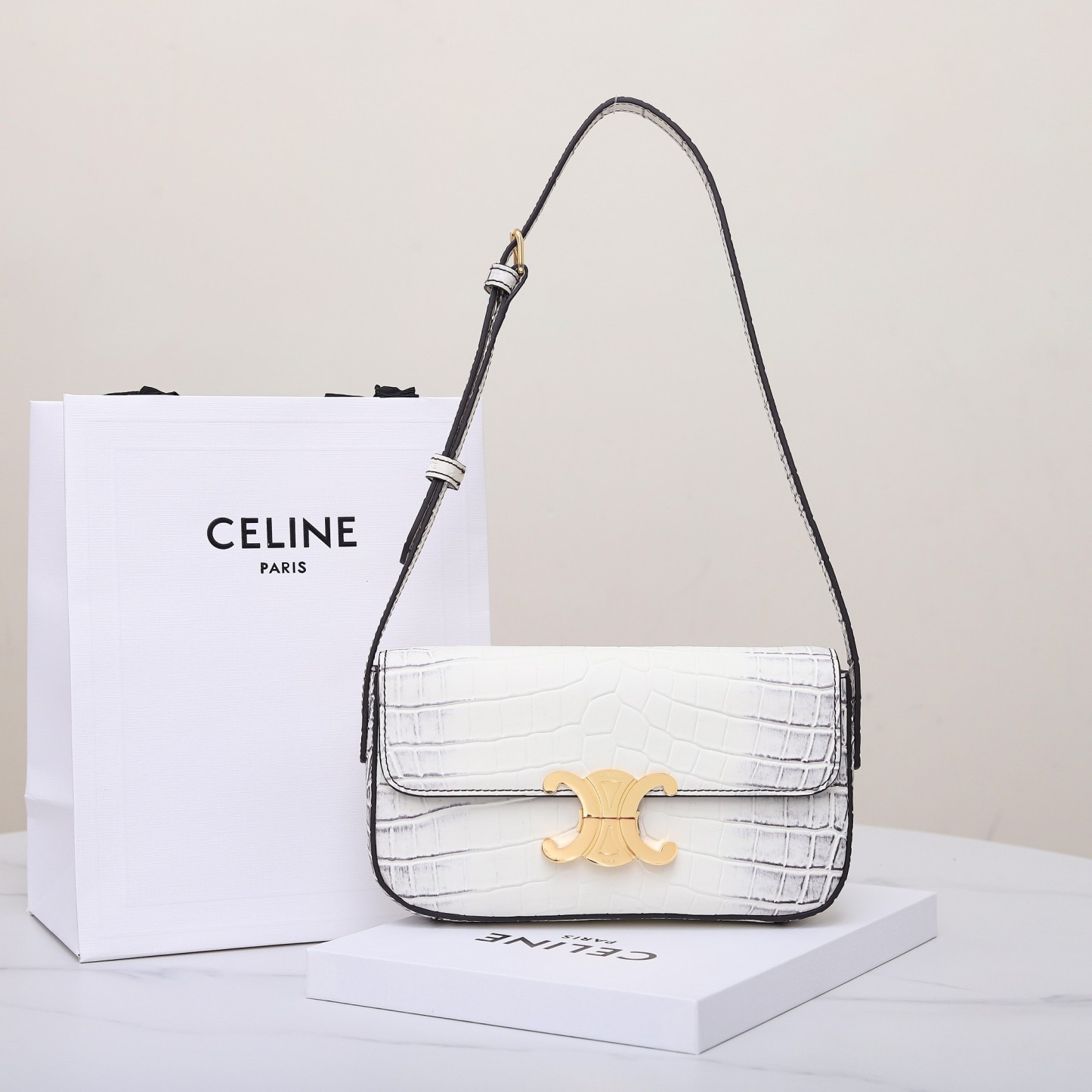 セリーヌ「Celine」Triomphe エンボスドクロコダイルレザー ショルダーバッグ