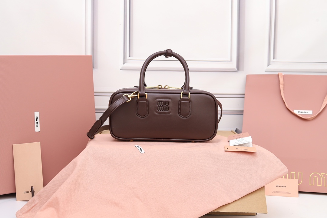 ミュウミュウ「Miu Miu」Matelassé ボウリングバッグ