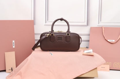 ミュウミュウ「Miu Miu」Matelassé ボウリングバッグ