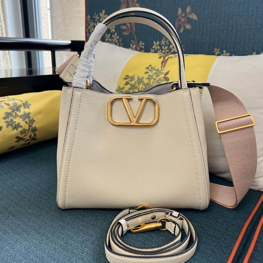 ヴァレンティノ「Valentino」ガラヴァーニ オールタイム レザー ショルダーバッグ