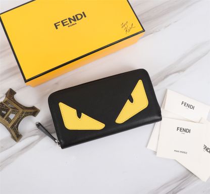 フェンディ「Fendi」高級エンボス牛革の大きな イタリア製財布