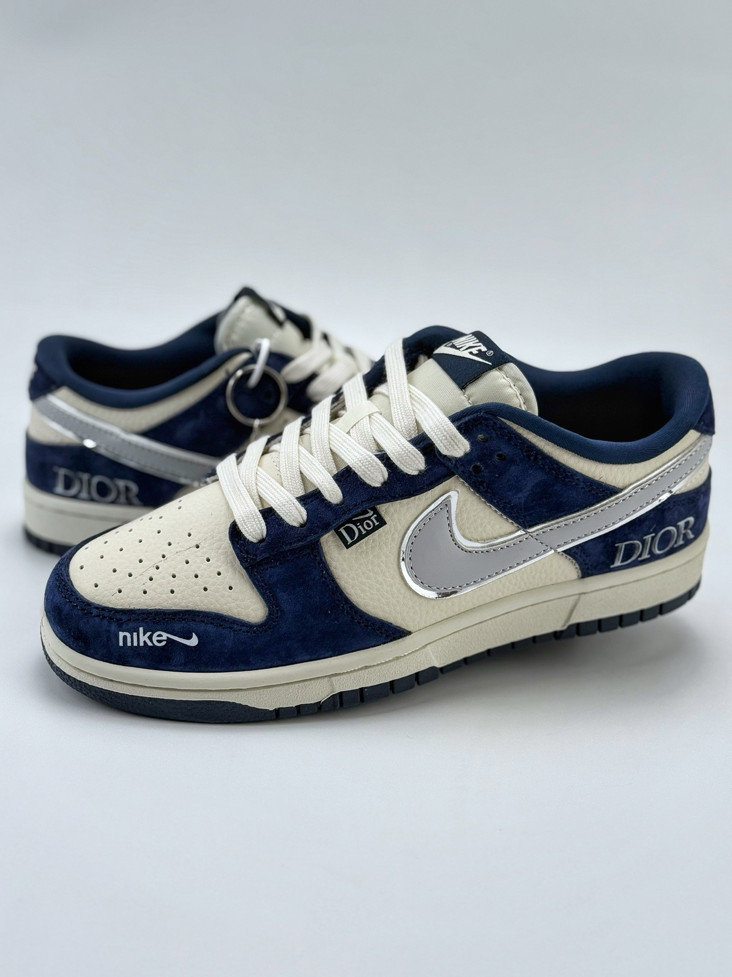 「コラボモデル」Dior x NikeSB ダンク ロウ ホワイト/ブルー/グレー 3M