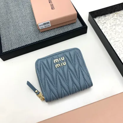 ミュウミュウ「Miu Miu」マテラッセレザー  ジップアラウンド財布