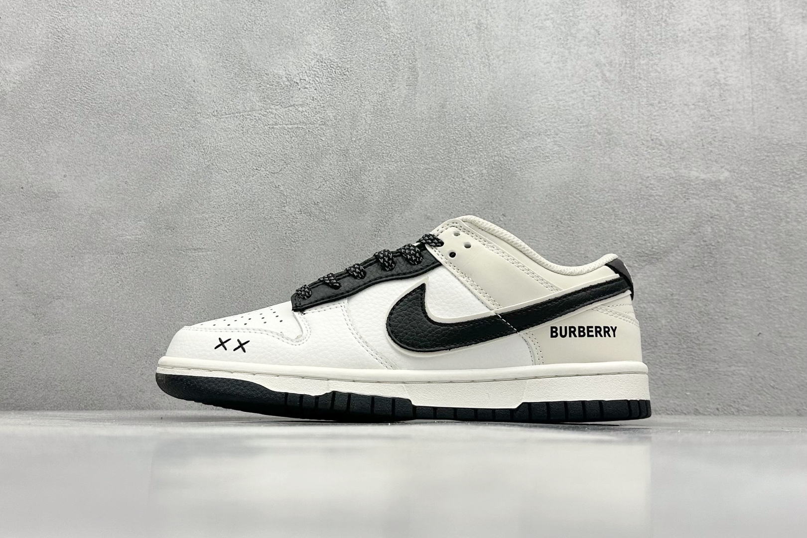 「コラボモデル」Burberry x NikeSB Dunk Low XC （Nike × BURBERRY Collaboration Nike SB Dunk Low XC）