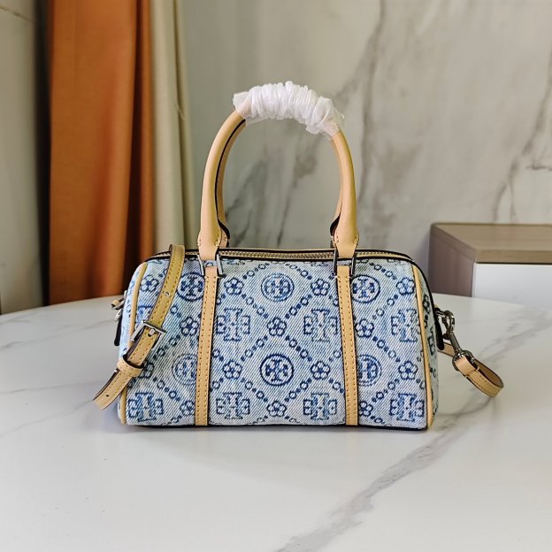 トリー バーチ「Tory Burch」トーリーバーチ T Monogram デニム ピローショルダーバッグ