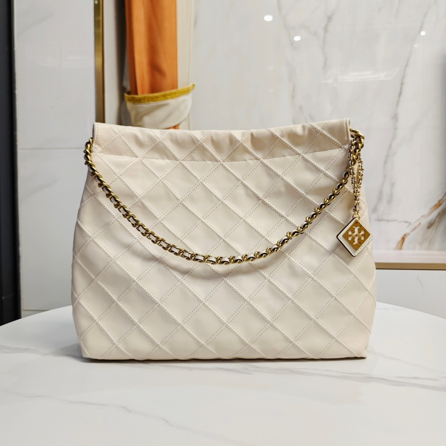 トリー バーチ「Tory Burch」 FLEMING SOFT 抽繩ショルダーバッグ