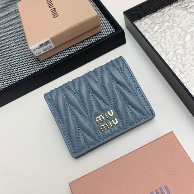 ミュウミュウ「Miu Miu」マテラッセレザー  折り財布