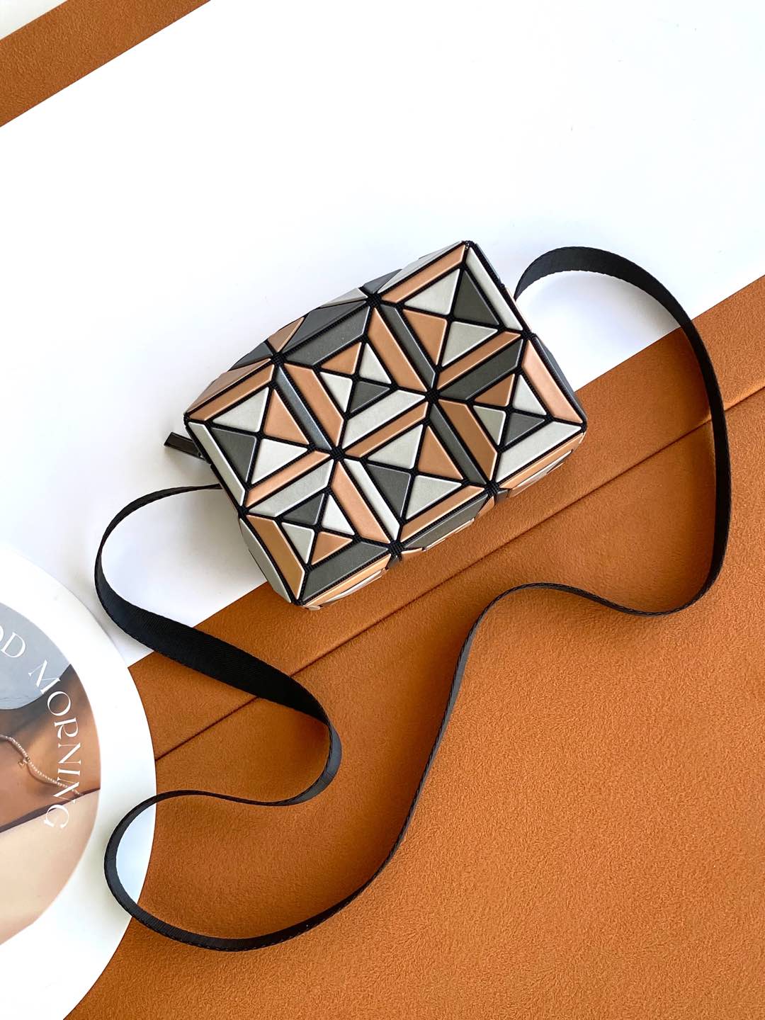 イッセイ・ミヤケ「Issey Miyake」BAO BAO LUCENT 6×6 トートバッグ