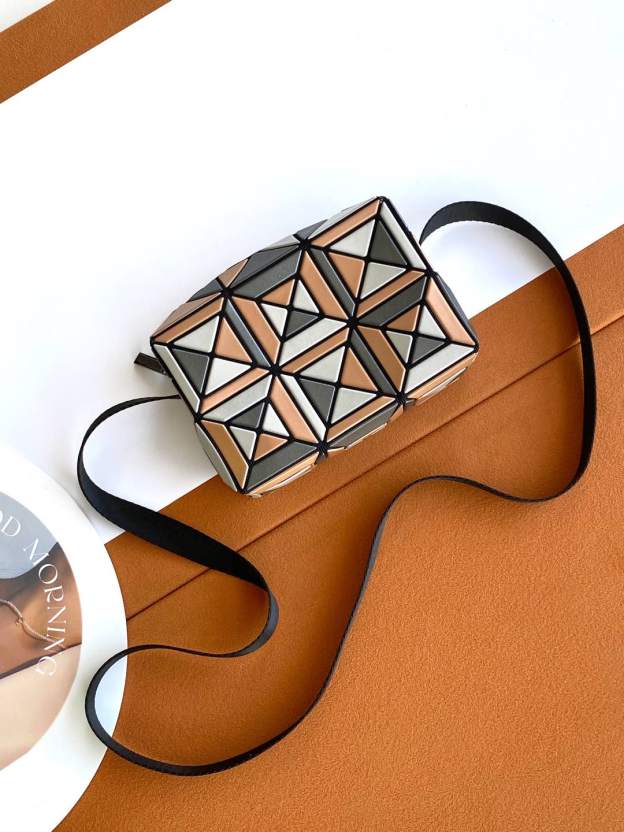 イッセイ・ミヤケ「Issey Miyake」BAO BAO LUCENT 6×6 トートバッグ