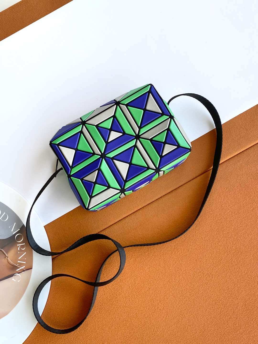 イッセイ・ミヤケ「Issey Miyake」BAO BAO LUCENT 6×6 トートバッグ