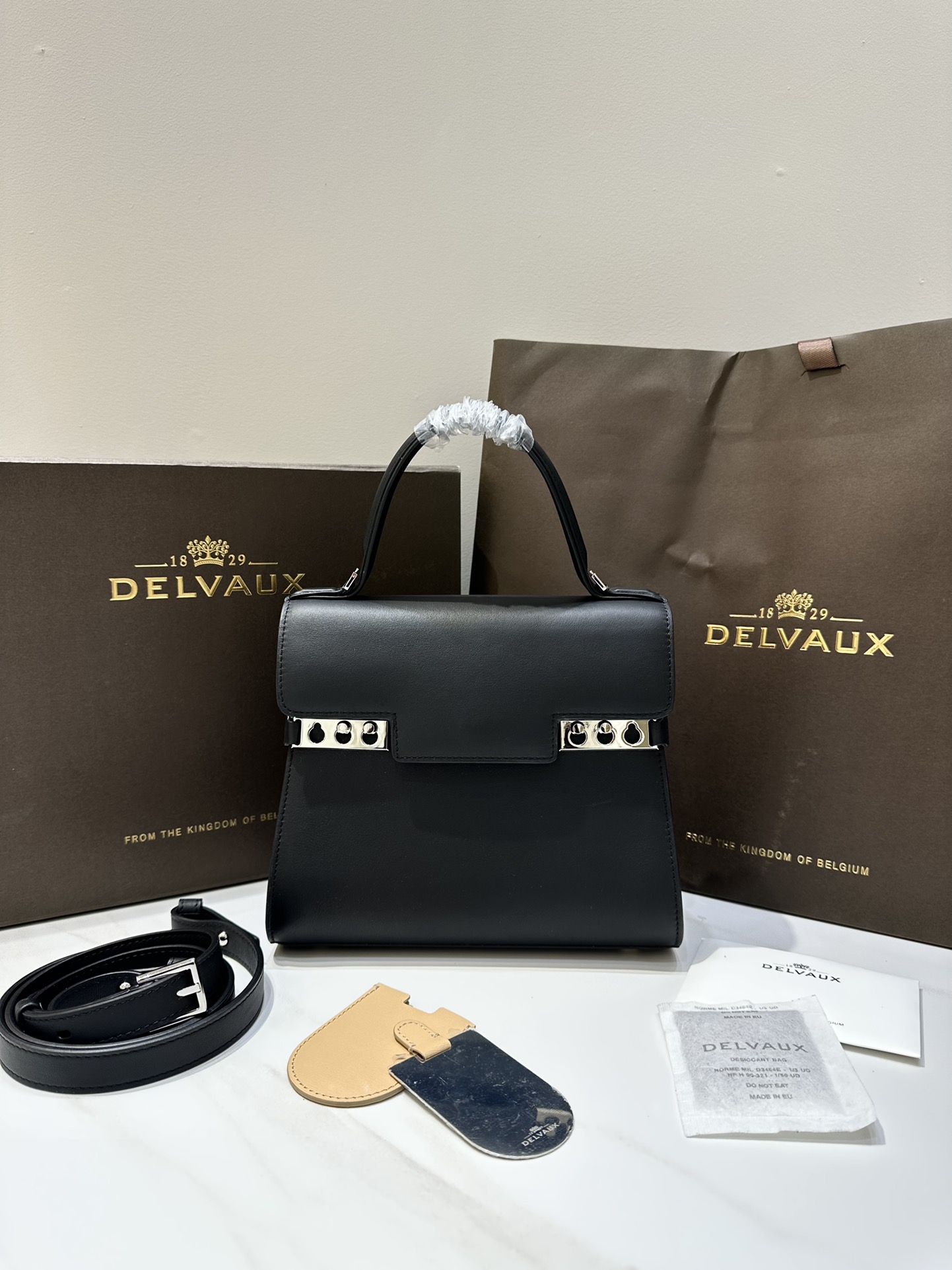 デルヴォー「Delvaux」Tempete MM 牛頸紋レザー ショルダーバッグ