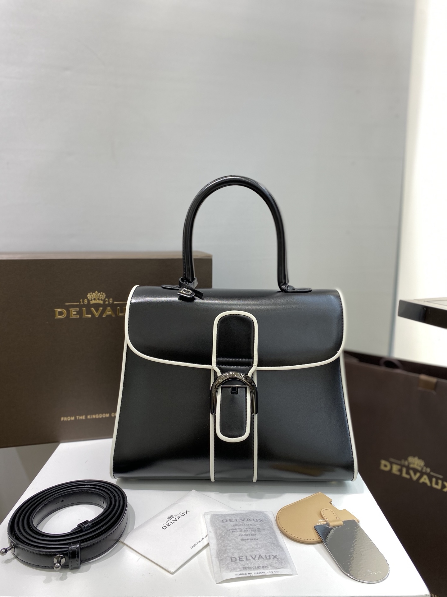 デルヴォー「Delvaux」Brillant シリーズ ハンドバッグ