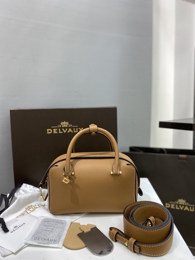 デルヴォー「Delvaux」Cool Box ハンドバッグ