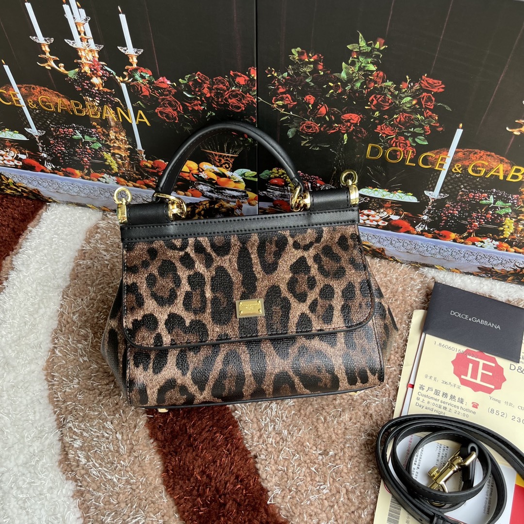 ドルチェ・アンド・ガッバーナ「D&G」レパードプリント プラチナバッグ