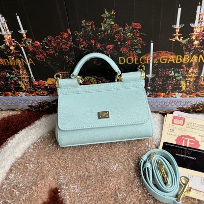 ドルチェ・アンド・ガッバーナ「D&G」レパードプリント プラチナバッグ