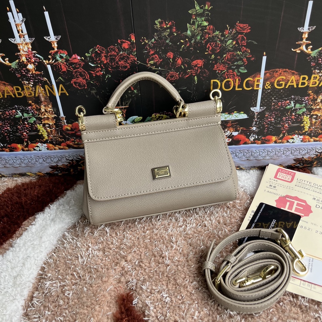 ドルチェ・アンド・ガッバーナ「D&G」レパードプリント プラチナバッグ