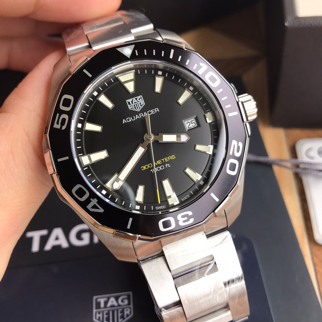 タグ・ホイヤー「TAG Heuer」アクアレーサー クォーツ メンズウォッチ 43mm