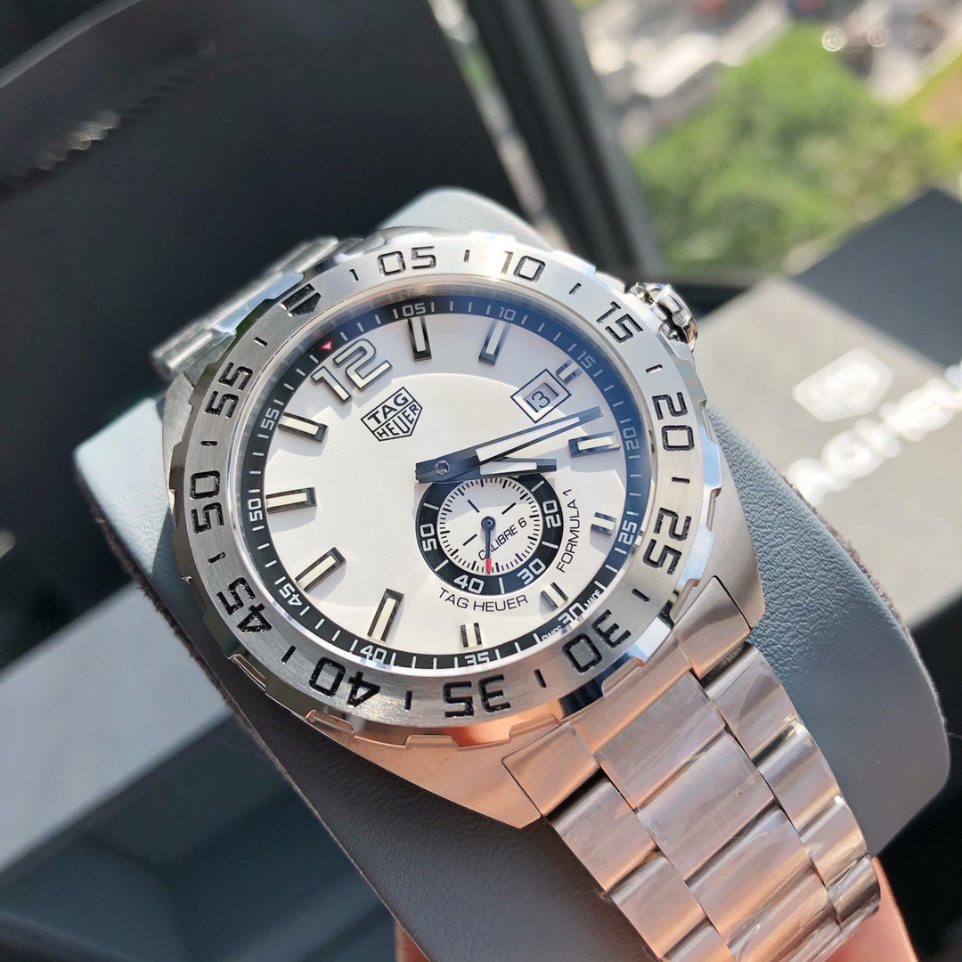 タグ・ホイヤー「TAG Heuer」カレラ ヒューアークロノグラフ スチールブレスレット 腕時計43mm