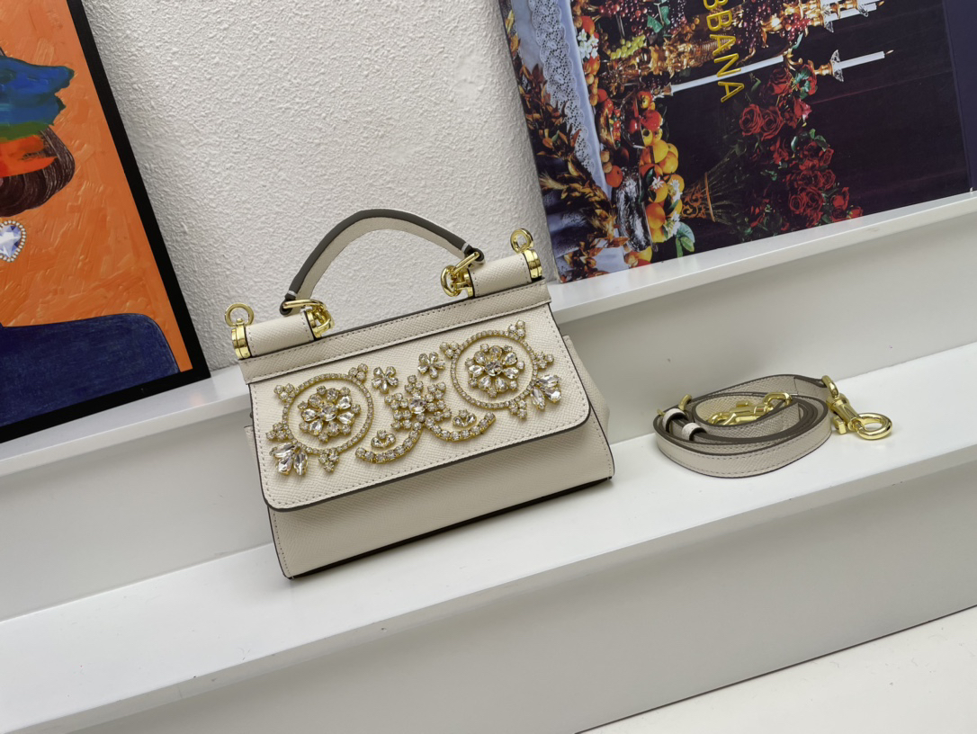 ドルチェ・アンド・ガッバーナ「D&G」クリスタルエンベリッシュド ミニバッグ