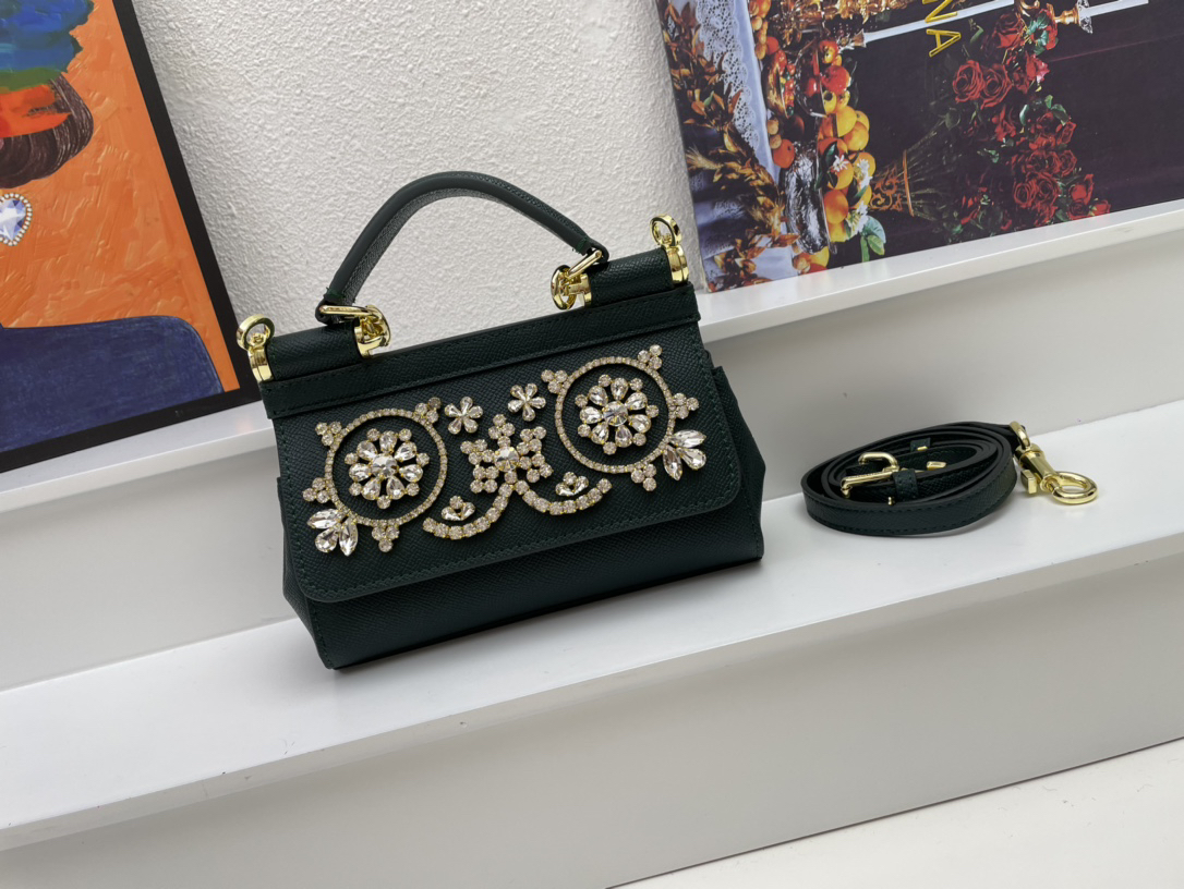 ドルチェ・アンド・ガッバーナ「D&G」クリスタルエンベリッシュド ミニバッグ