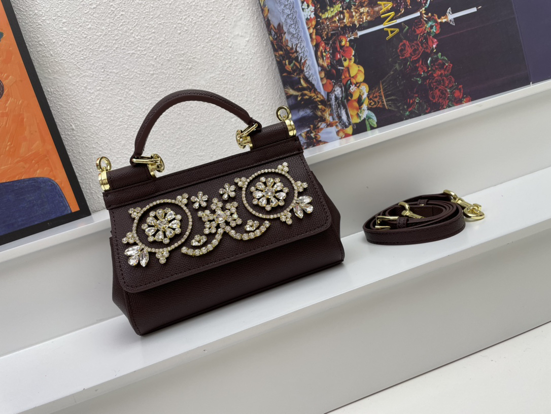 ドルチェ・アンド・ガッバーナ「D&G」クリスタルエンベリッシュド ミニバッグ