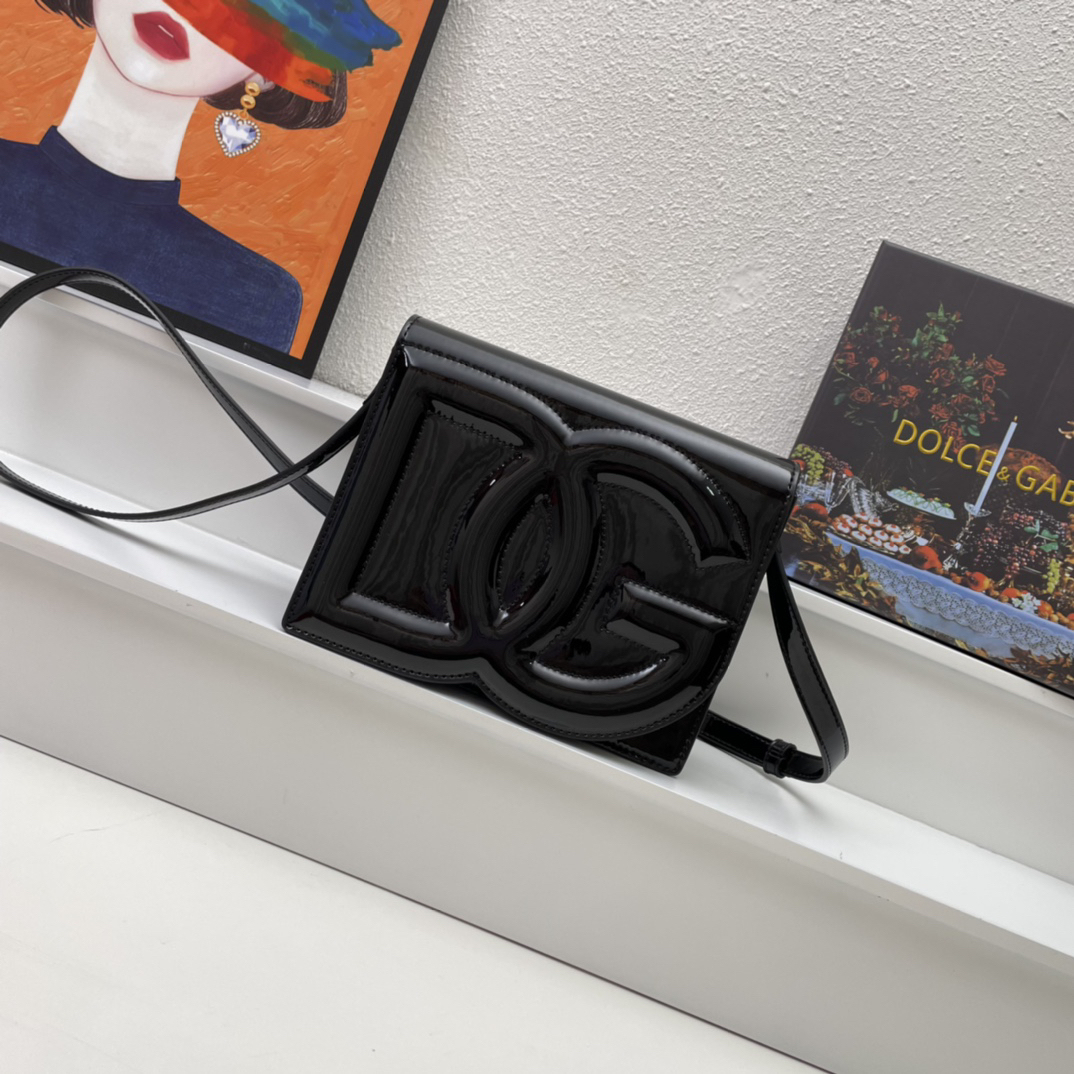 ドルチェ・アンド・ガッバーナ「D&G」ラミネートレザー ショルダーバッグ