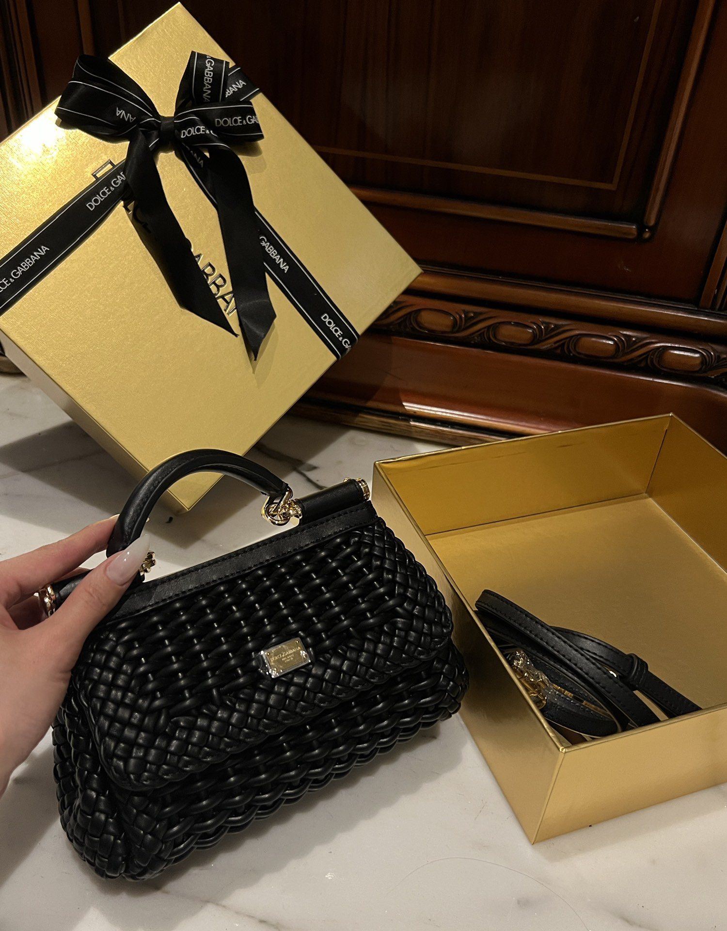 ドルチェ・アンド・ガッバーナ「D&G」コンパクト ロゴ ショルダーバッグ