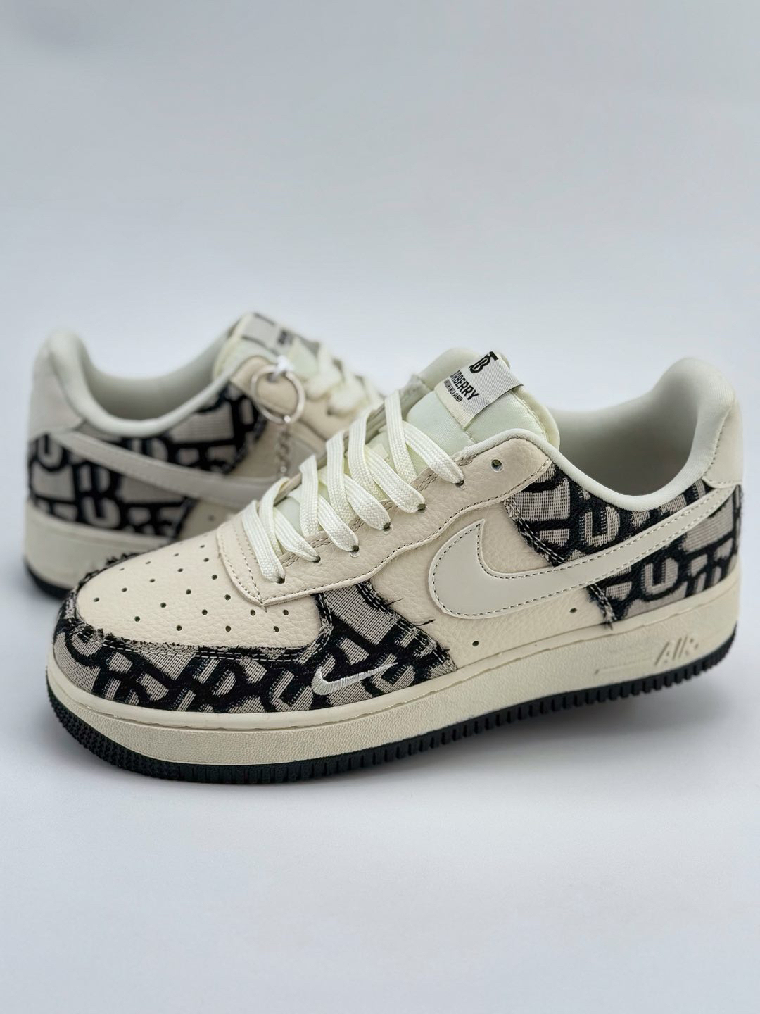 「コラボモデル」Burberry x NikeAir Force 1 Low '07 スニーカー