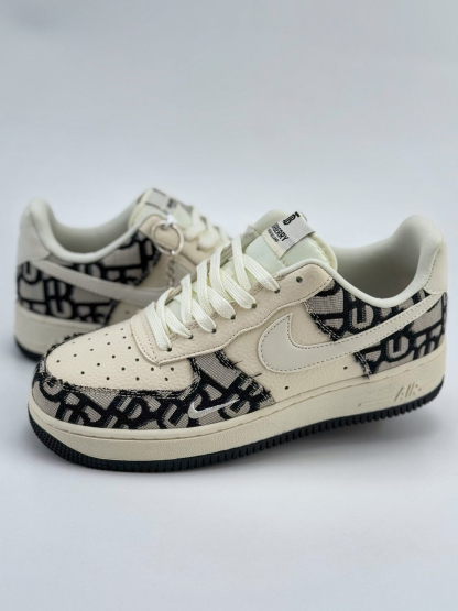 「コラボモデル」Burberry x NikeAir Force 1 Low '07 スニーカー