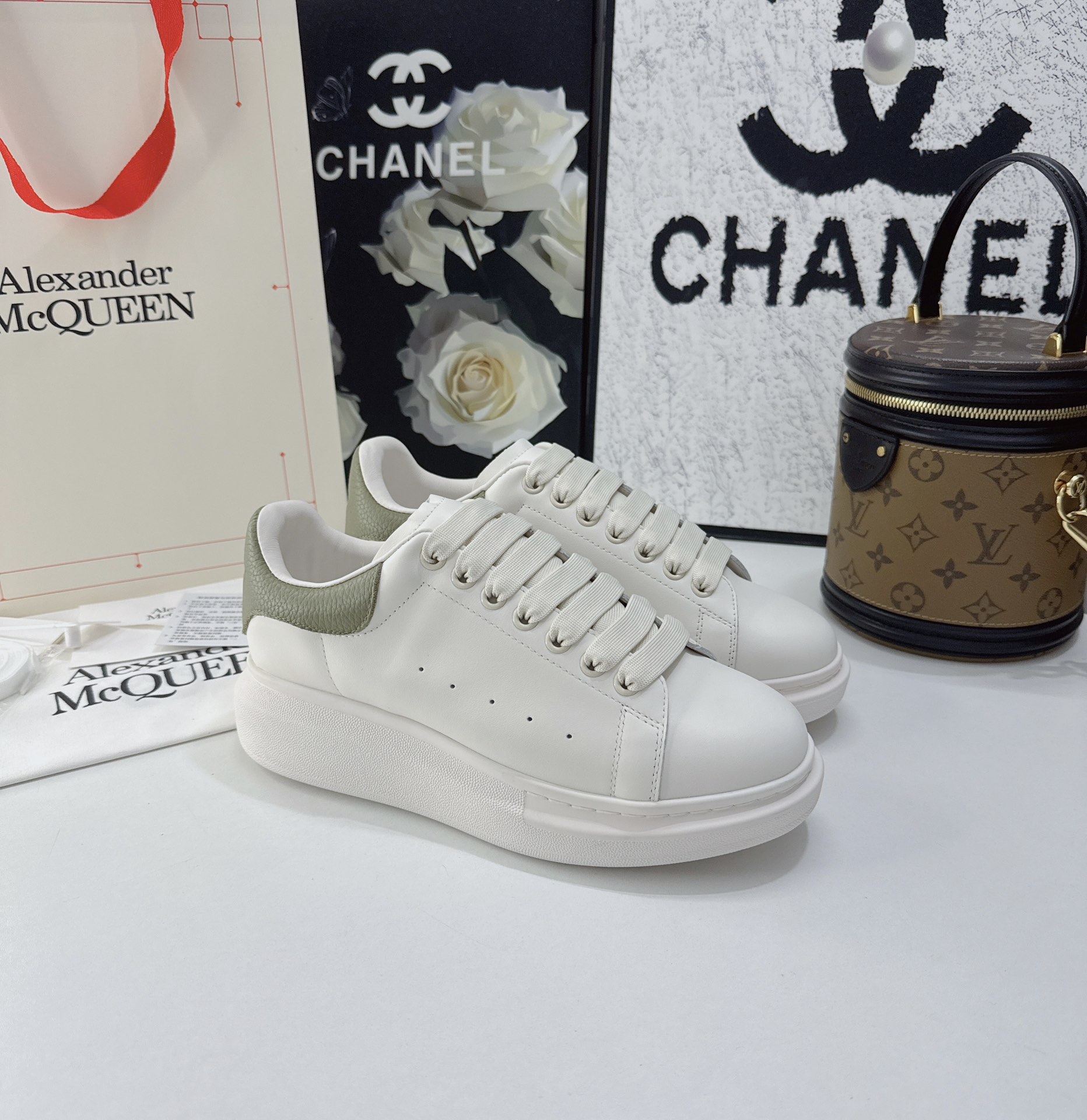 アレキサンダー・マックイーン［Alexander McQueen］Oversized Sneaker "Silk-Embossed Leather" スニーカー