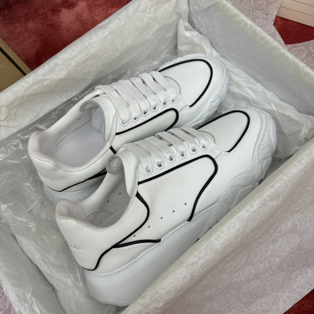 アレキサンダー・マックイーン［Alexander McQueen］Oversized Sneaker "Silk Gloss Leather" スニーカー