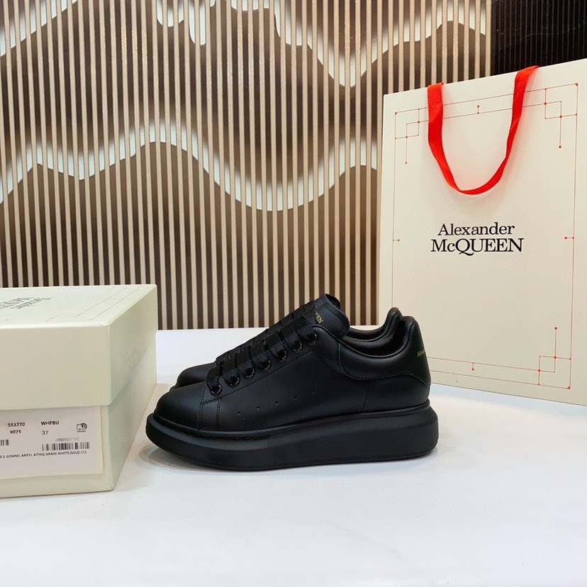 アレキサンダー・マックイーン［Alexander McQueen］Oversized Sneaker "Silk Gloss Leather" スニーカー