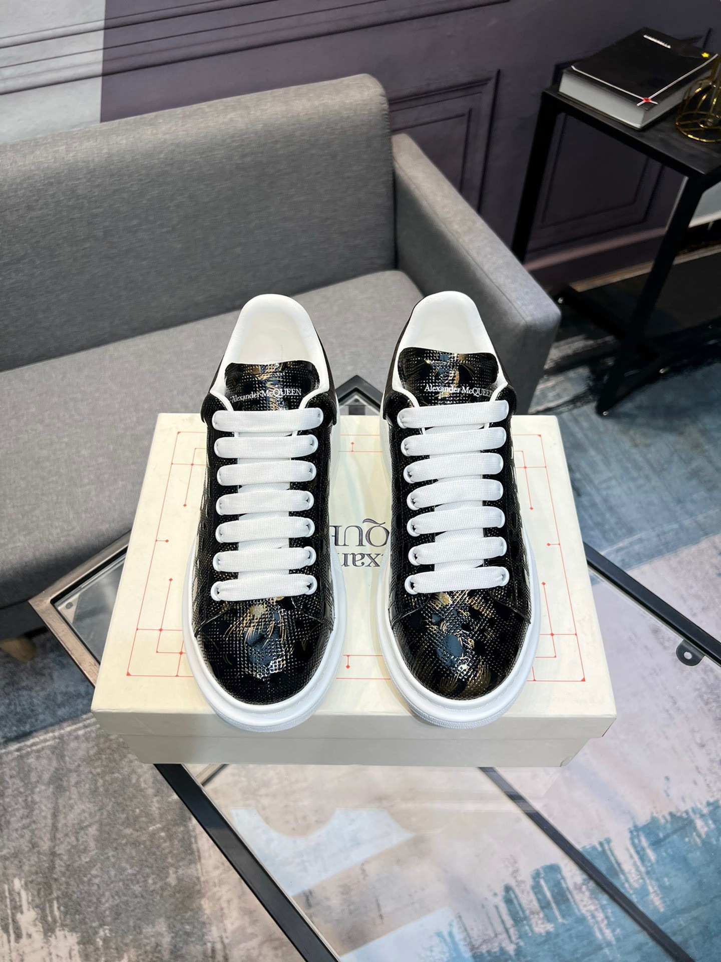 アレキサンダー・マックイーン［Alexander McQueen］Oversized Sneaker "Classic White" スニーカー
