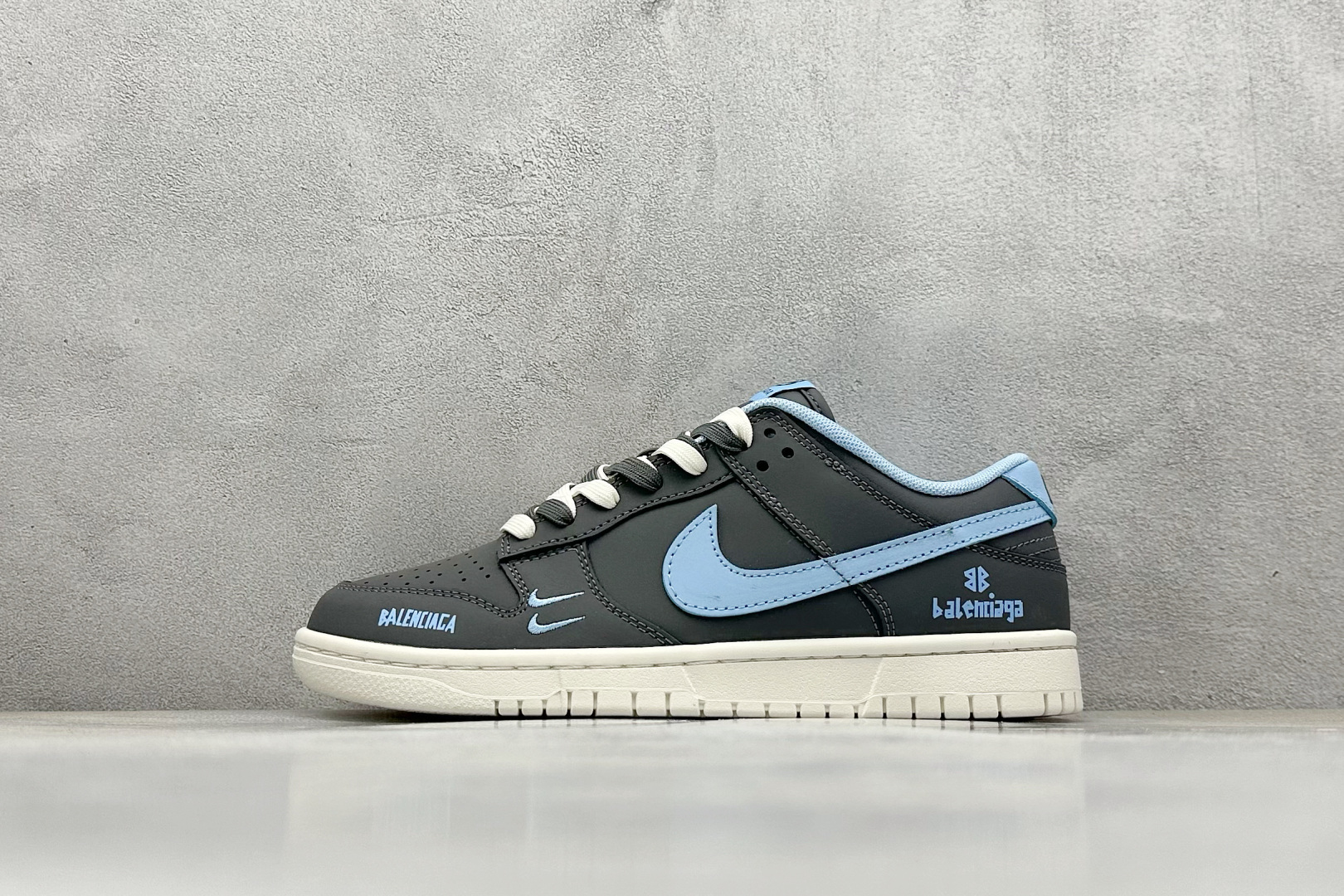 「コラボモデル」Balenciaga x NikeSB DUNK LOWグレーブルー ダブルスウッシュ スニーカー