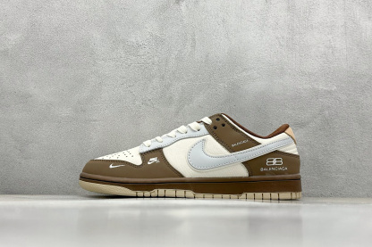 「コラボモデル」Balenciaga x NikeSB Dunk Low "White/Brown/Grey Mini Swoosh" スケートシューズ