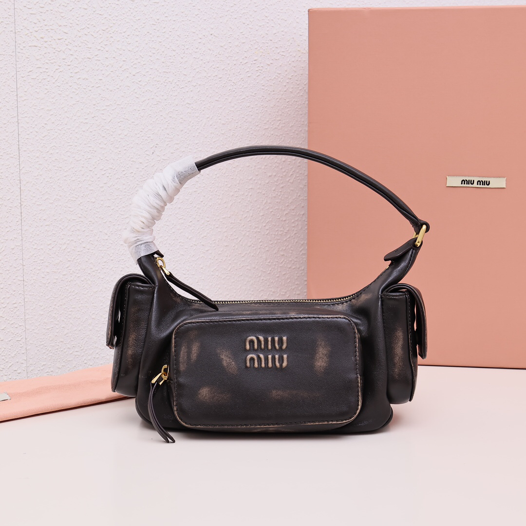 ミュウミュウ「Miu Miu」Matelassé バイカー バッグ