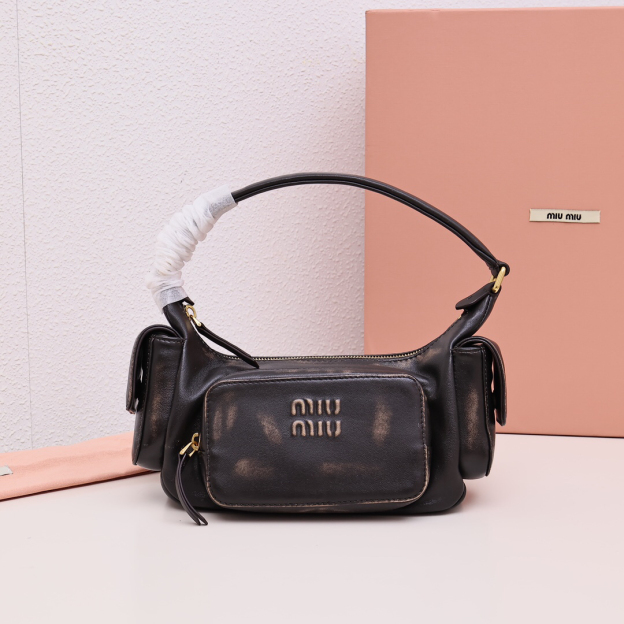 ミュウミュウ「Miu Miu」Matelassé バイカー バッグ