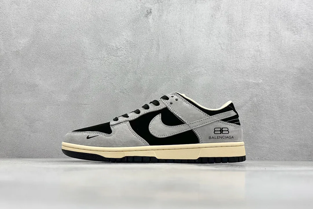 「コラボモデル」Balenciaga x Nike SB Dunk Low "White/Brown/Grey Mini Swoosh" スケートシューズ